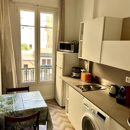 Lumineux Dans Le Quartier Des Fleurs Appartement *